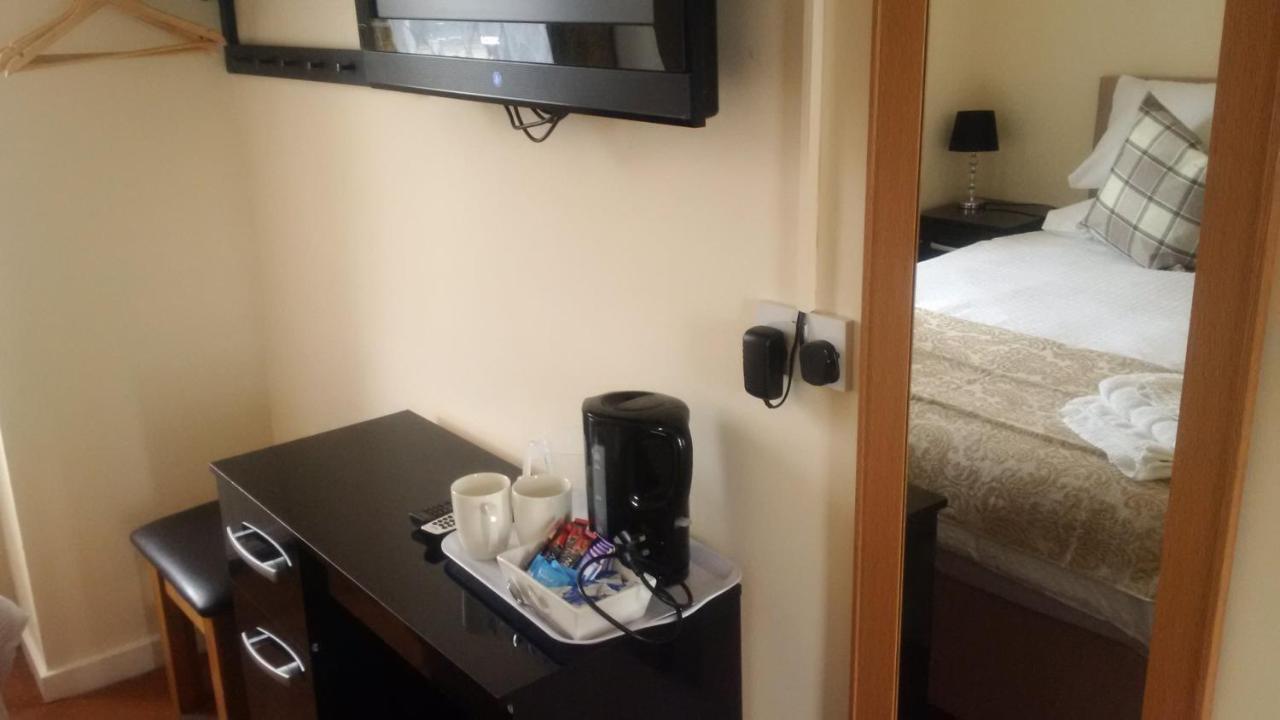 The Edinburgh Castle Bed & Breakfast Holyhead Bagian luar foto
