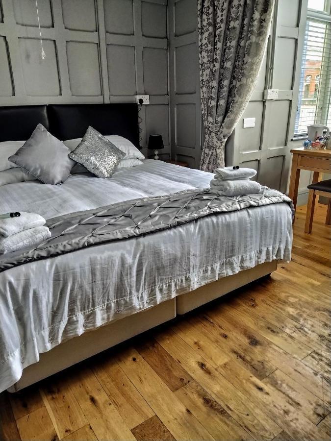 The Edinburgh Castle Bed & Breakfast Holyhead Bagian luar foto