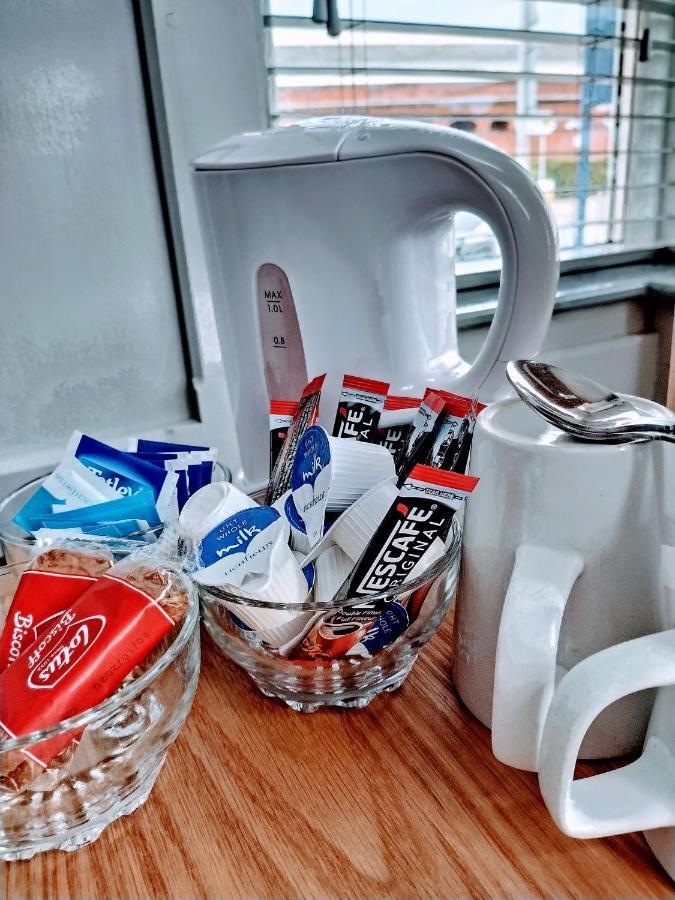 The Edinburgh Castle Bed & Breakfast Holyhead Bagian luar foto